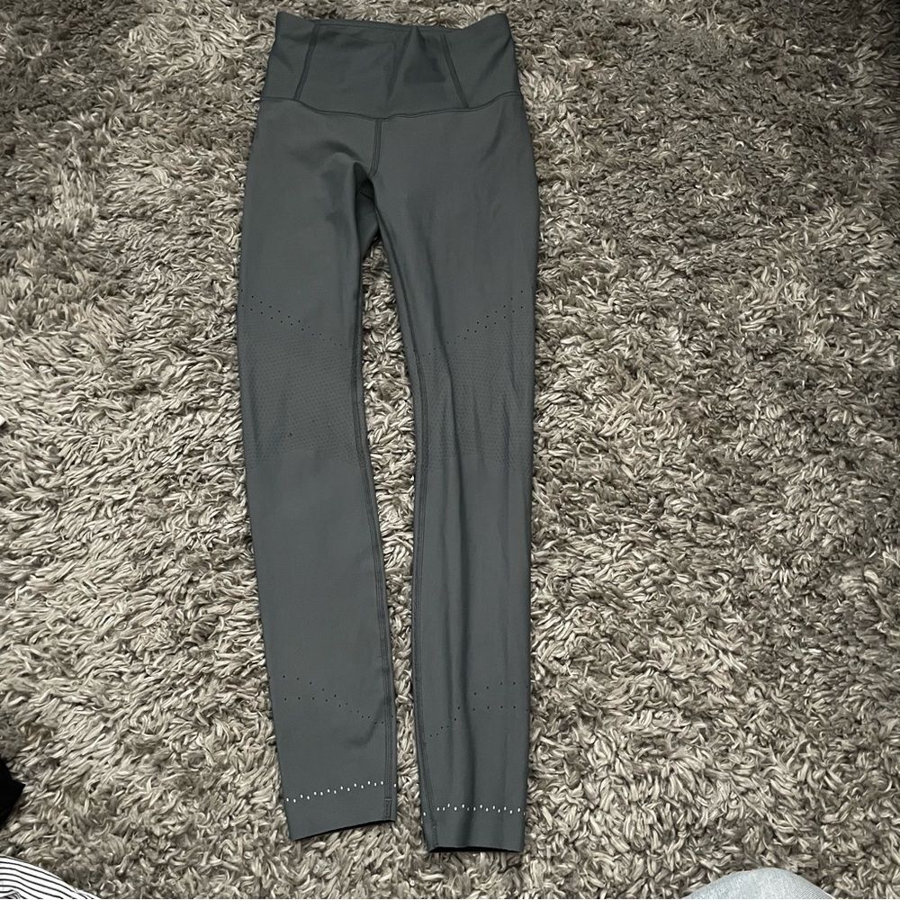 Lululemon zeroed in leggings 27” size 6 - Picture 3 of 6